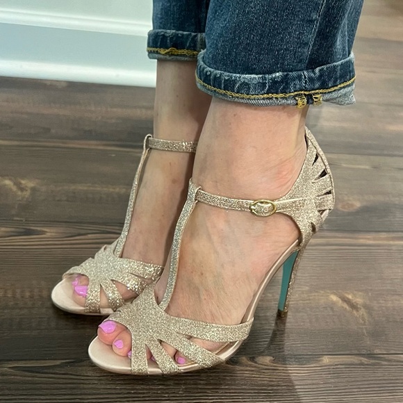 Blue by Betsey Johnson gold sparkly glitter strappy high heels size 7.5 - Picture 1 of 14